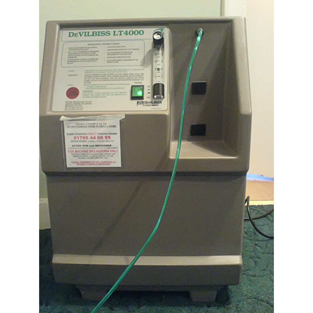Home oxygen concentrator on castors