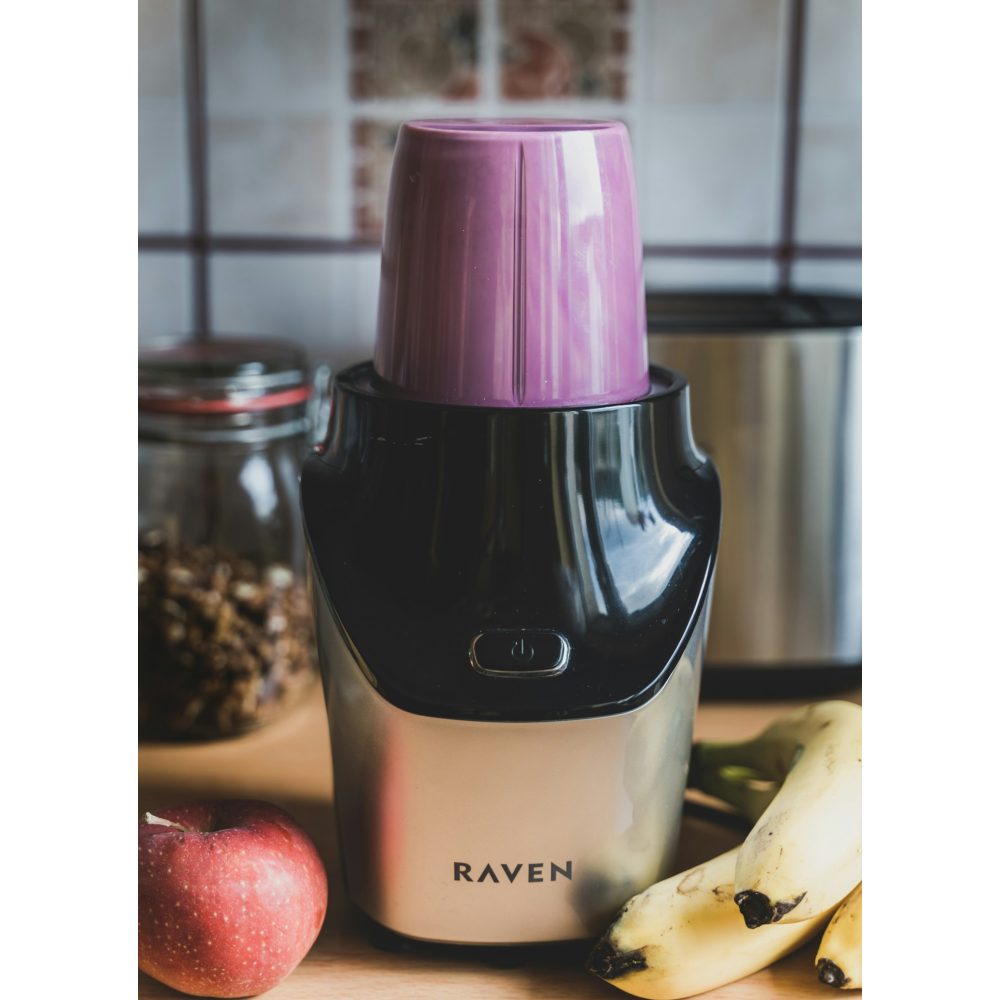Slow masticating juicer on a worktop